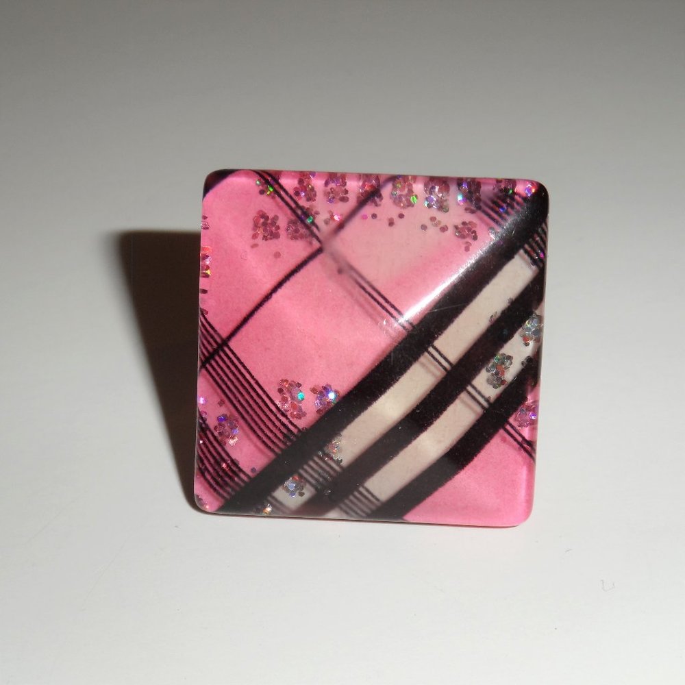 NWT Large Lightweight Resin Ring Size 6